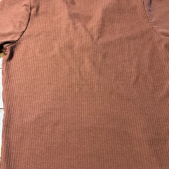 "Brown Crop Top - Women's Size Small, Short Sleeve, Unbranded Chic" - Picture 4 of 6